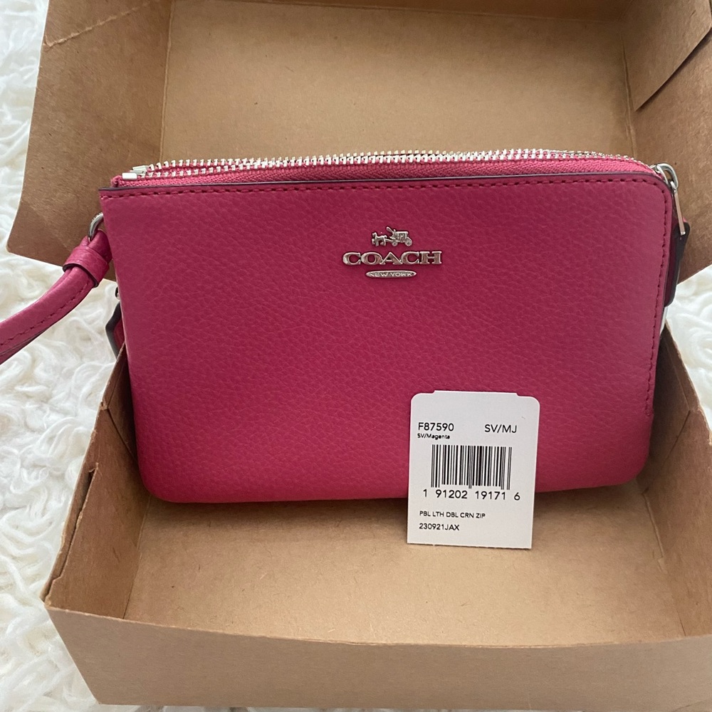 Authentic Coach Double zip wristlet- NWT SoLd